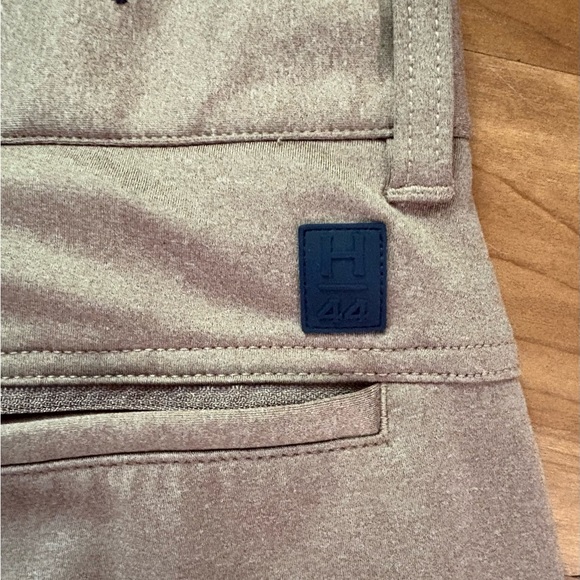 NWOT, Halsey Sport Breakwater Shorts in Dark Camel, 9 in Inseam, Size 36 - Picture 7 of 11